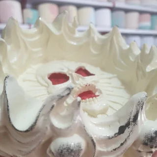 زیرسیگاری مدل جمجمه رنگ استخوانی 3